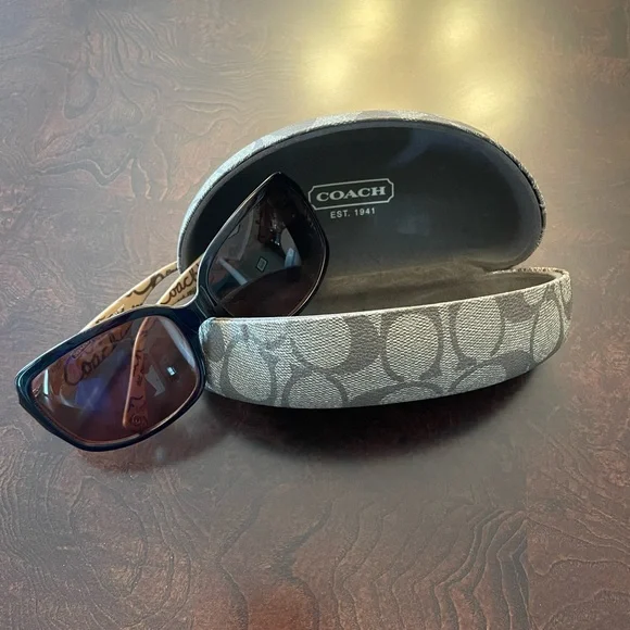 Coach Black Sunglasses with Signature Case Coach HC8271U 5002/87 Sunglasses - US main image 4